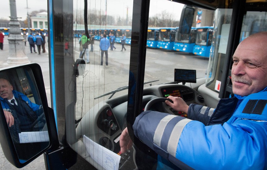 Водитель нового автобуса ЛиАЗ